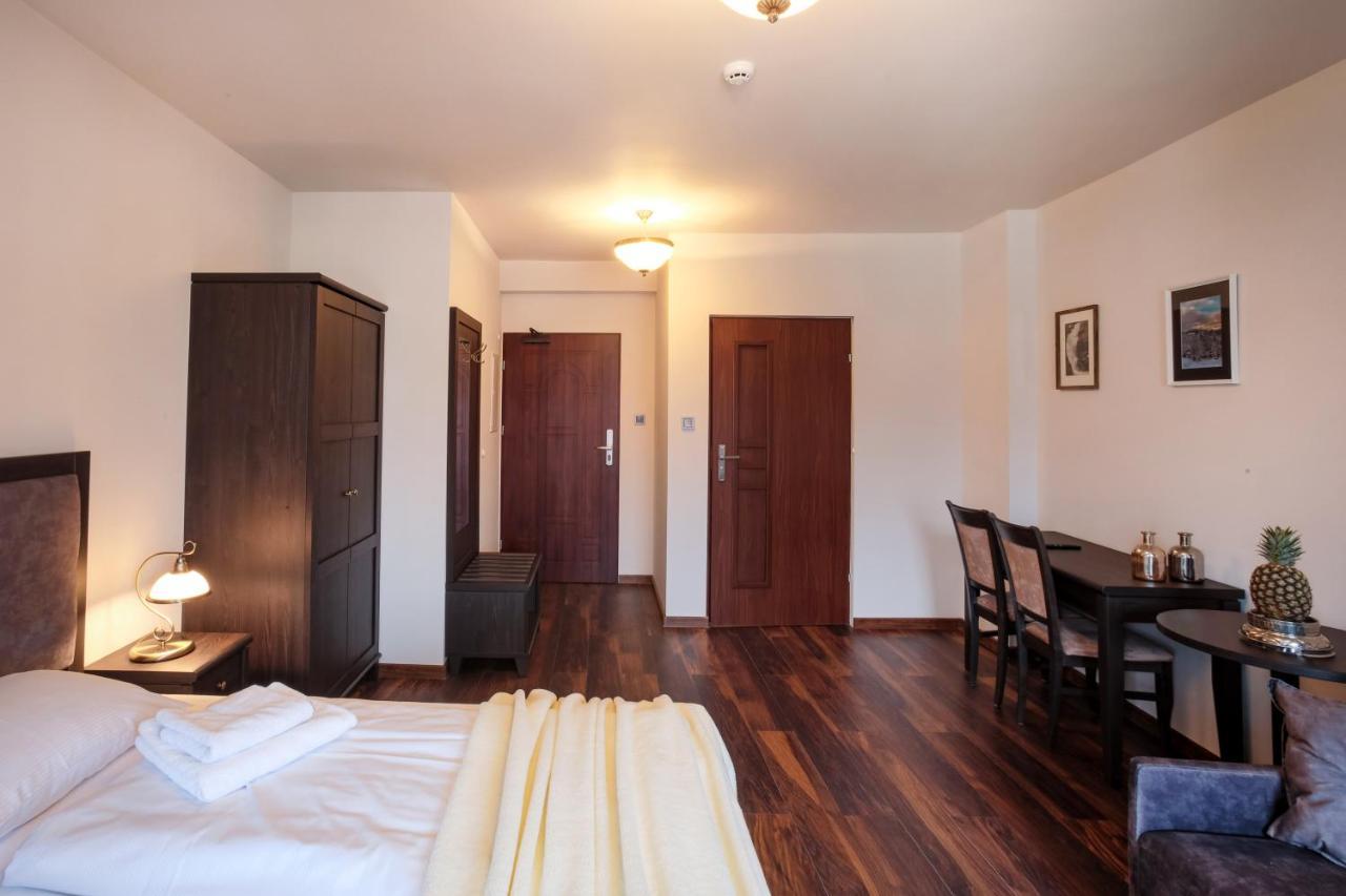 Zeppelin Apartments Simple Acomodation Jelenia Góra Exterior foto